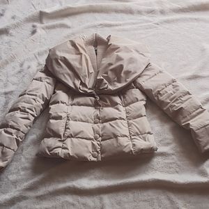 Beige puffer jacket with round collar